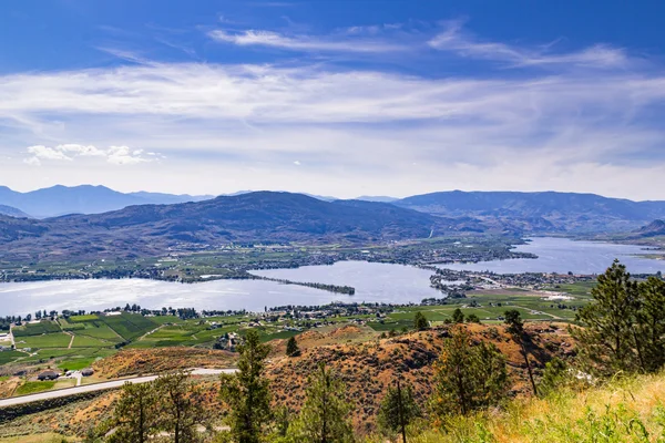 山や湖のある風景 — ストック写真