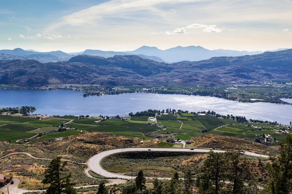 Landscape with mountains and lake — Stock Photo, Image