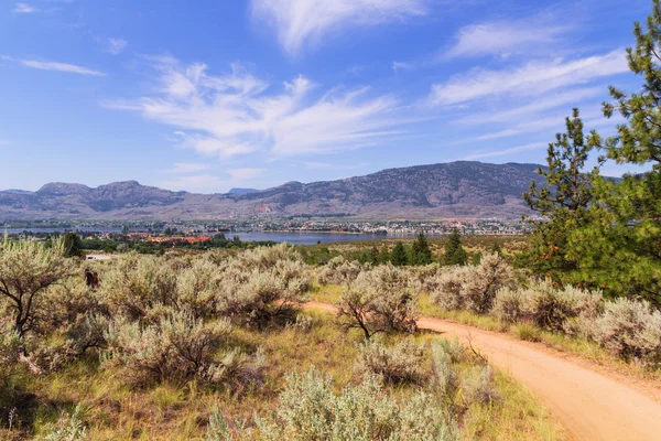 Landscape with mountains and lake — Stock Photo, Image