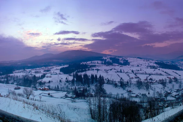Valle Montañoso Los Cárpatos Cubierto Nieve Fresca Paisaje Majestuoso Ucrania — Foto de Stock