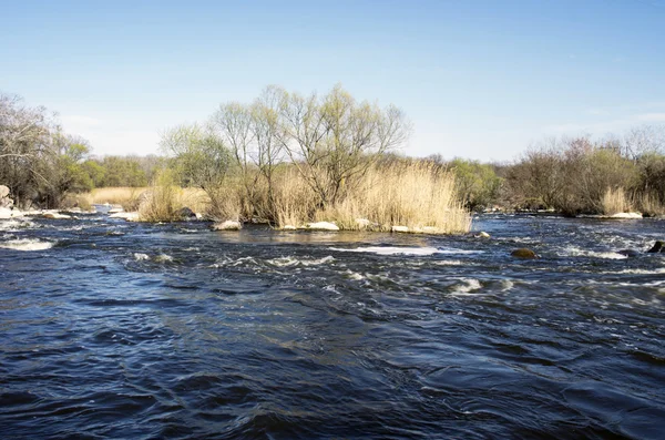 Βράχια Και Ορμητικά Νερά Στον Ποταμό Νότιο Έντομο Στην Ουκρανία — Φωτογραφία Αρχείου