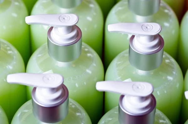 Zusammensetzung Mit Plastikflaschen Mit Körperpflege Und Schönheitsprodukten — Stockfoto