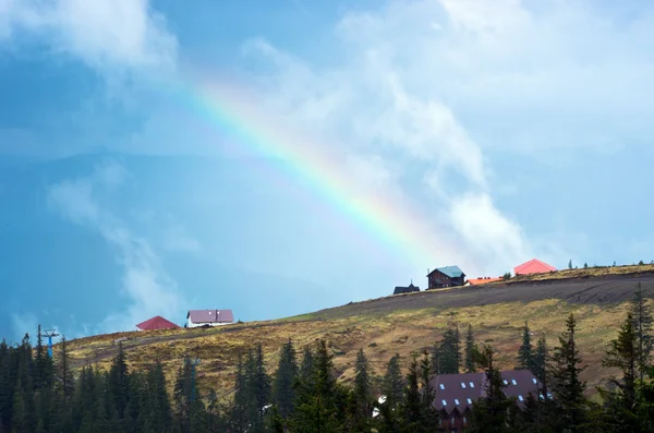 Berglandschaft Mit Einem Regenbogen — Stockfoto