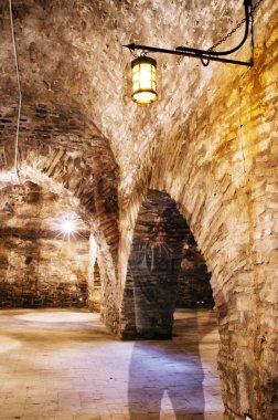 Korku adam bir zindan görünüyor