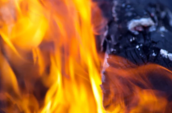 Primer plano del fuego ardiente, se puede utilizar como fondo —  Fotos de Stock