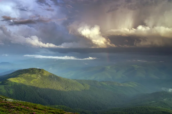 Evening mountain plateau landscape with rainbow(Carpathian, Ukra — Stock Photo, Image