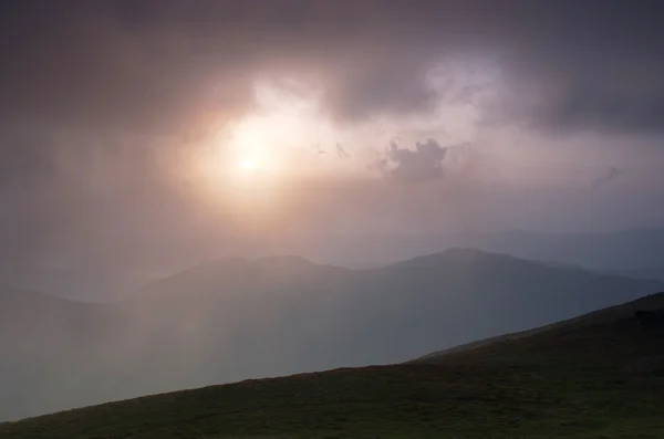 Morgon berg platå landskap (Karpaterna, Ukraina) — Stockfoto