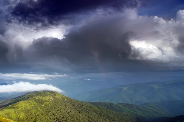 Evening mountain plateau landscape with rainbow(Carpathian, Ukra — Stock Photo, Image