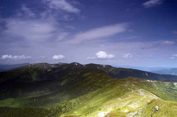 Черногорский хребет Карпатской горы, Украина . — стоковое фото