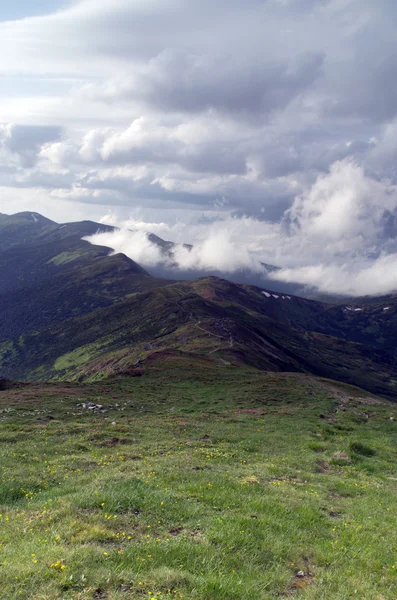 Chornogora ridge Karpat dağ, Ukrayna. — Stok fotoğraf