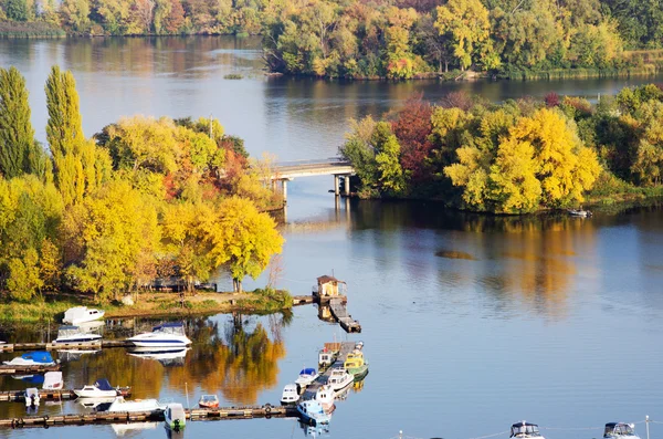 River and Kiev railway bridge, autumn, nature — Stock Photo, Image