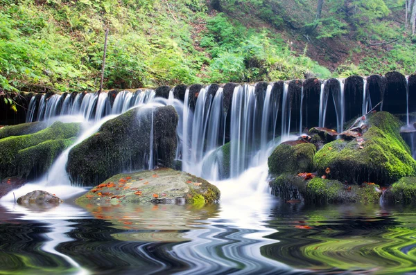 Beautiful waterfall scene, ukraine carpathian shipot waterfall — Stock Photo, Image