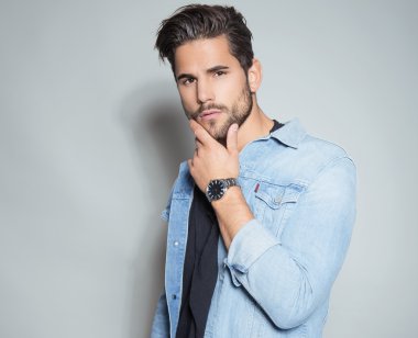 yakışıklı genç Kot ceket