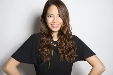 Asyalı güzel bir kadının portresi.