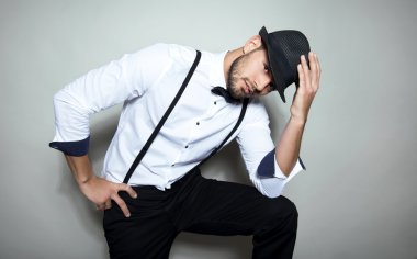 yakışıklı genç adam