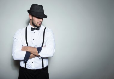 yakışıklı genç adam