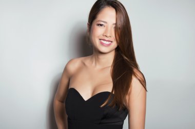 Asyalı güzel bir kadının portresi. 