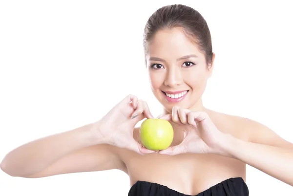 Piękna młoda kobieta azjatyckich z nieskazitelną cerę i doskonały makijaż, trzyma jabłko — Zdjęcie stockowe