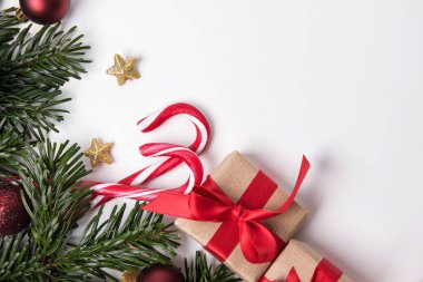 Hediyeler ve dekorasyonlarla güzel bir Noel arkaplanı