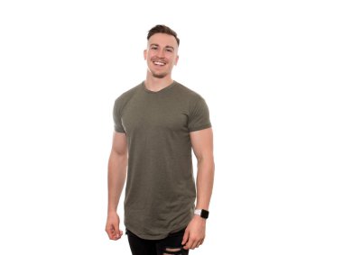 İzole edilmiş arka planda fitness saati olan yakışıklı ve formda bir adam.