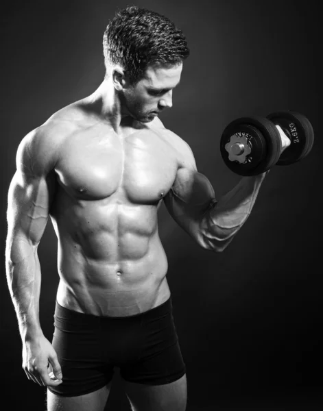 Handsome young bodybuilder showing of his fit body and muscles — Stock Photo, Image