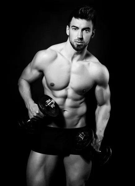 Bello giovane bodybuilder — Foto Stock