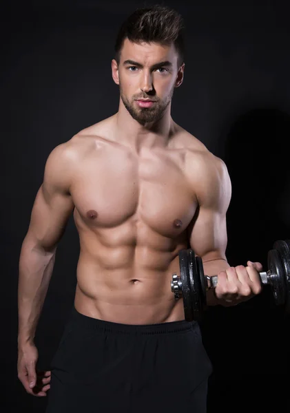 Bello giovane bodybuilder — Foto Stock