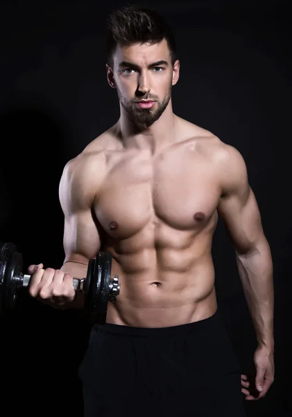 Bello giovane bodybuilder — Foto Stock