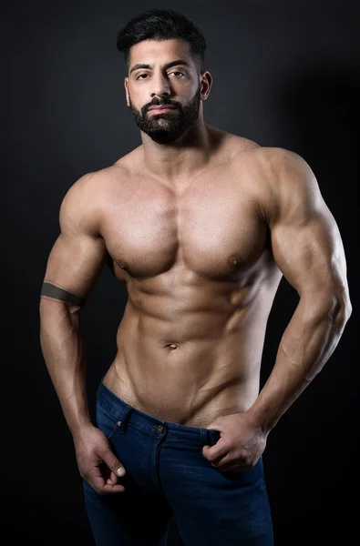 Bello giovane bodybuilder — Foto Stock