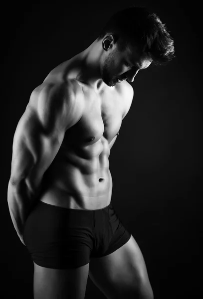 Bello giovane bodybuilder — Foto Stock