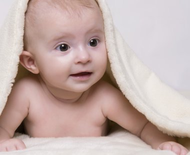 genç bebek battaniye var yalan