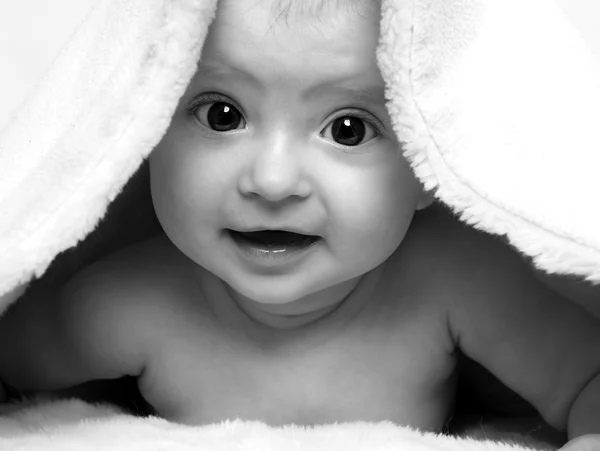 Young baby lying on blanket — Stock Photo, Image