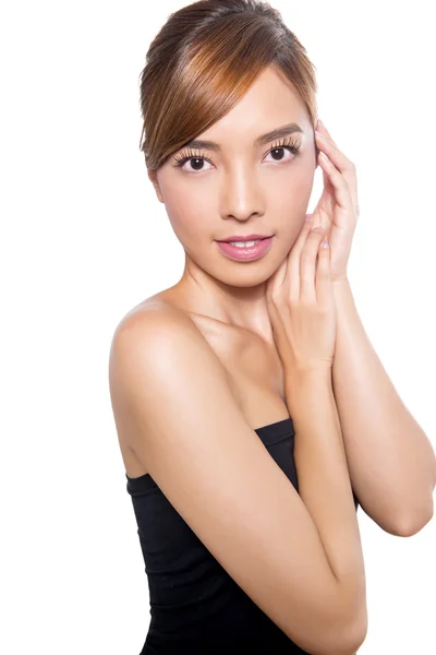 स्पष्ट त्वचा के साथ सुंदर युवा एशियाई महिला का चित्र — स्टॉक फ़ोटो, इमेज