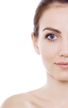 Mavi gözlü güzel genç kadın.