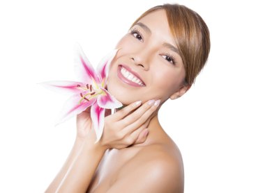 Açık tenli güzel Asyalı bir kadının portresi.