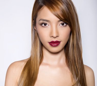 uzun saçlı güzel Asyalı kadın