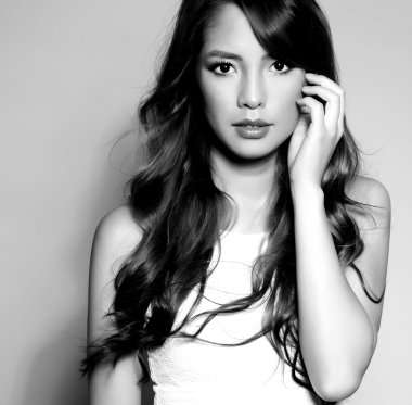 uzun saçlı güzel Asyalı kadın