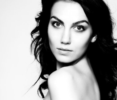 Mavi gözlü güzel genç kadın.