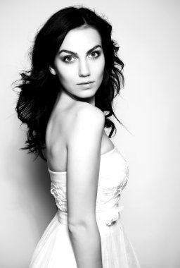 Mavi gözlü güzel genç kadın.