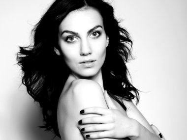 Mavi gözlü güzel genç kadın.