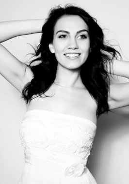 Mavi gözlü güzel genç kadın.