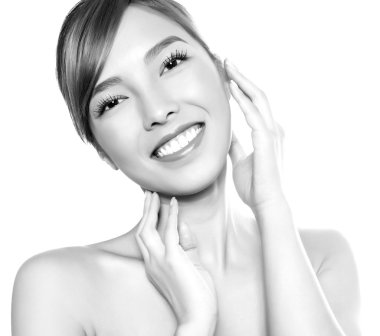 Açık tenli güzel Asyalı bir kadının portresi.