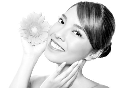 Açık tenli güzel Asyalı bir kadının portresi.