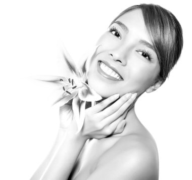 Açık tenli güzel Asyalı bir kadının portresi.