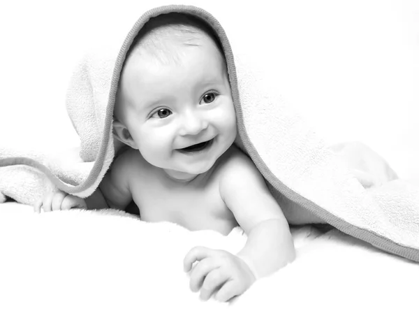 Bambino su coperta e sorridente — Foto Stock