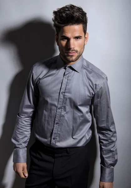 Handsome young man in suit on grey background — Stock Photo, Image