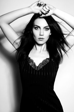 Mavi gözlü güzel genç kadın.