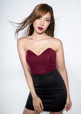 Asyalı güzel bir kadının portresi.