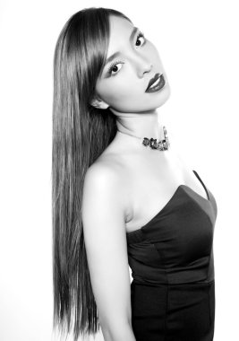 Asyalı güzel bir kadının portresi.