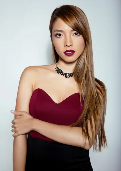 Portrait de belle jeune femme asiatique — Photo